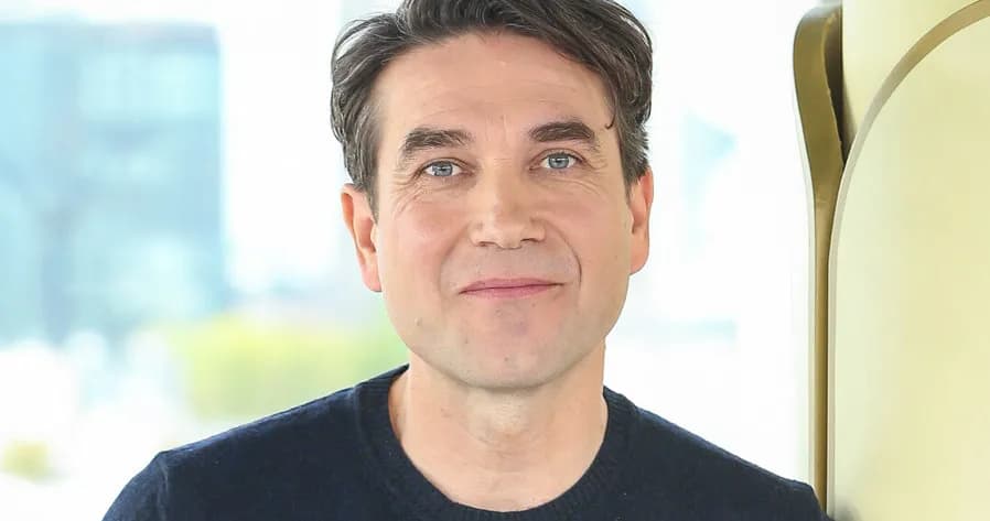 Marcin Dorociński jako polski aktor w Gambicie królowej – jego rola i znaczenie